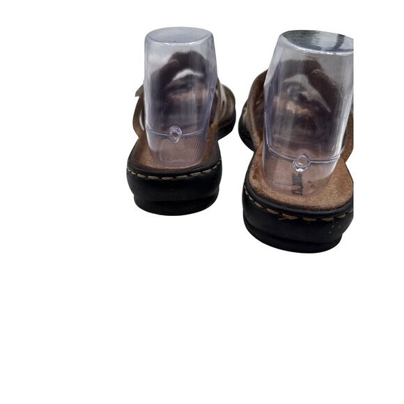 Clarks Size 10 White Perforated Leather Slide Sandals With Button Accents - Picture 7 of 10